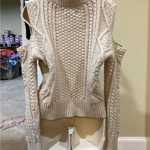 PRE-OWNED SIZE XS OVERSIZED Blank NYC Cream Cable Knit Cold Shoulder Sweater - Picture 11 of 11